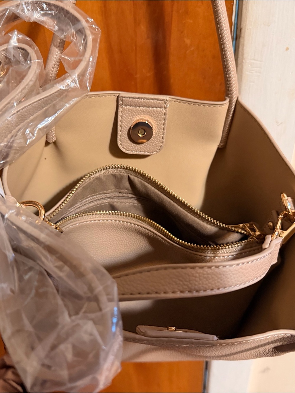 Elegant Women’s Bucket Tote Bag in Soft Beige - Picture 3 of 6
